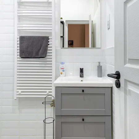 Cs14 Silver Apartment