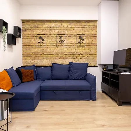 Cs14 Silver Apartment